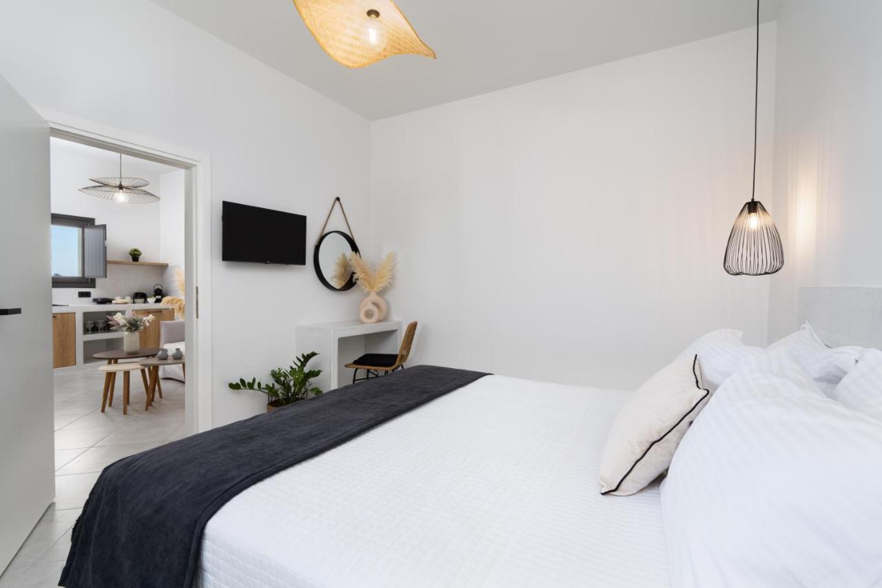 Almira Luxury Suites Perivolos  Exterior foto