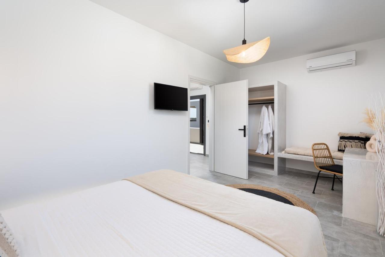 Almira Luxury Suites Perivolos  Exterior foto